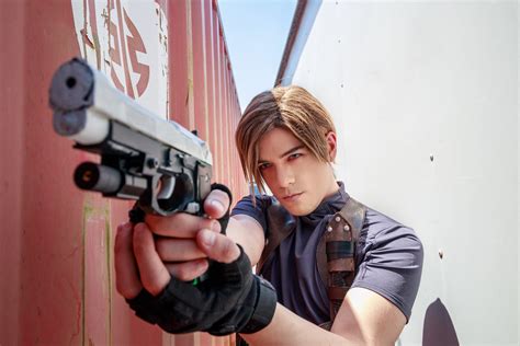 Embody the Iconic Leon Kennedy with an Immersive RE4 Cosplay Experience