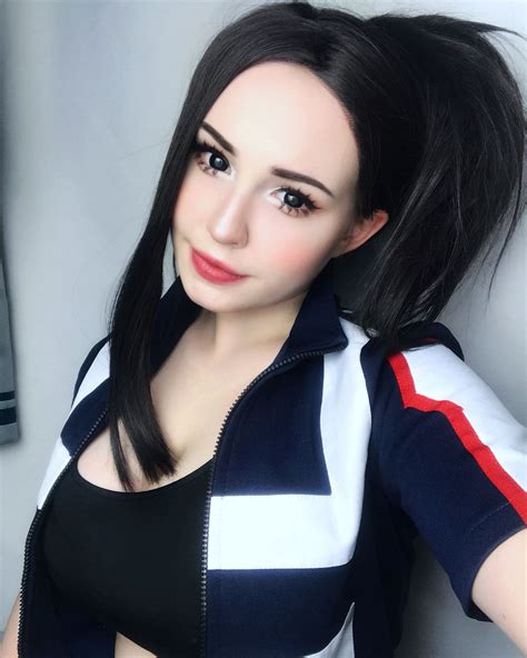 Embody the Ingeniousness of Yaoyorozu Momo with a Stellar Cosplay