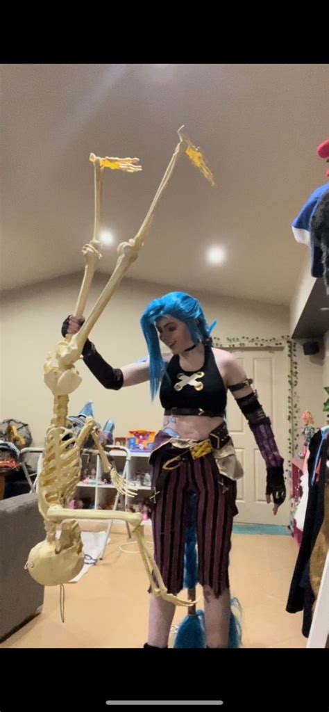 Embodying Chaos: Unleashing the Power of Jinx Arcane's Costume