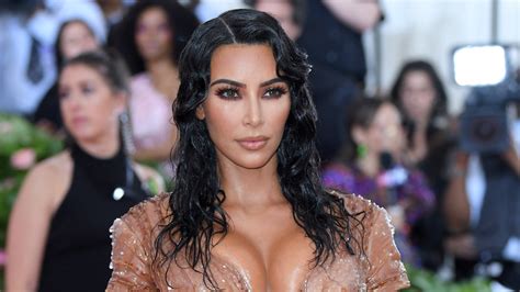 Embrace the Glamorous Kim Kardashian Hairstyle Today