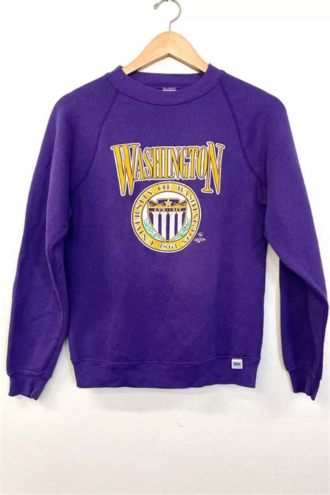 Embrace the Nostalgia of the University of Washington Vintage Sweatshirt