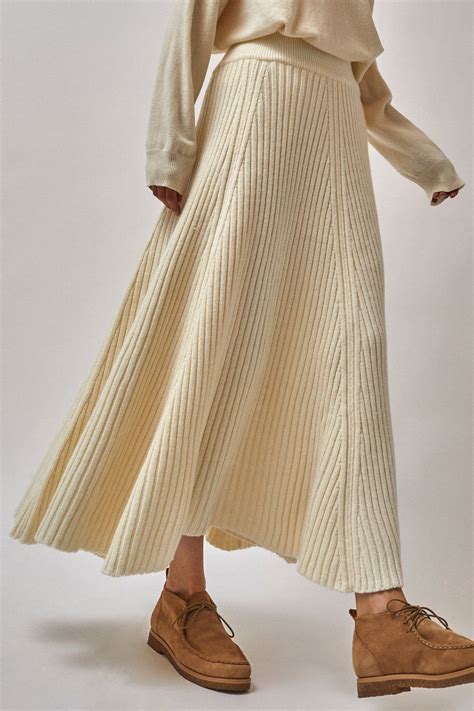 Embrace the Timeless Elegance of Cotton Skirts Midi: A Versatile Staple for Your Wardrobe