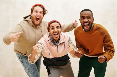 Embracing Versatility: The Red Sweatshirt, a Wardrobe Staple for Modern Style