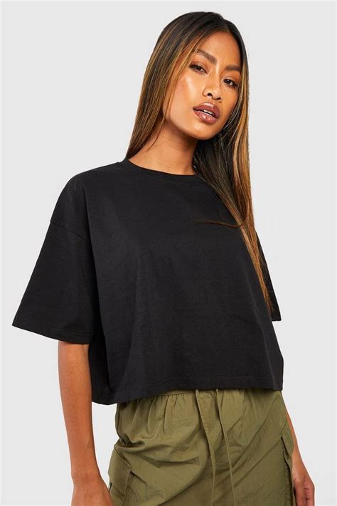 Embracing the Trend: Cropped Oversized T-Shirts