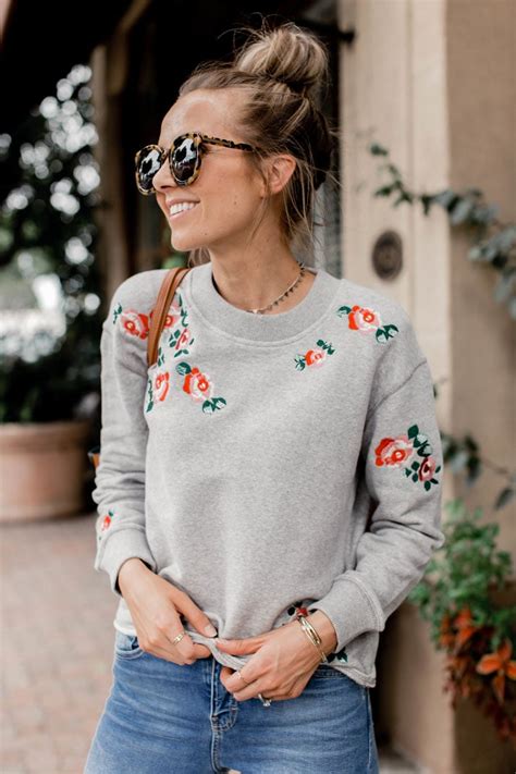 Embroidered Sweatshirts for Ladies: A Dash of Elegance in Your Wardrobe