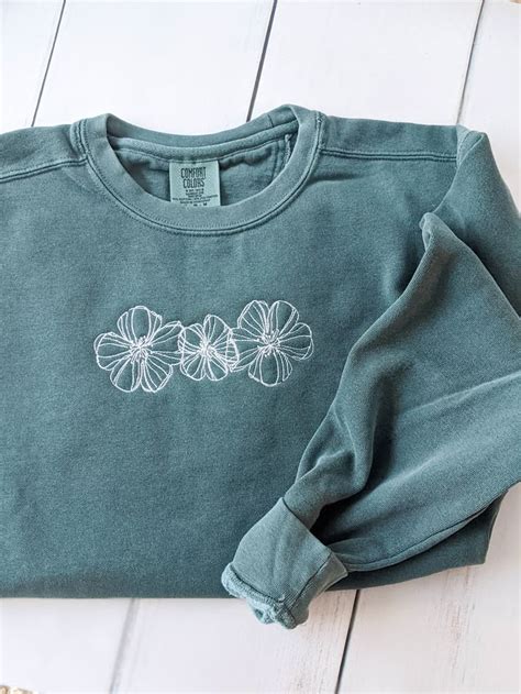 Embroidered sweatshirts: A fusion of style and comfort