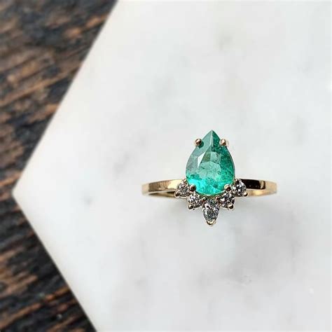 Emerald: The Stone of Unconditional Love and Abundance