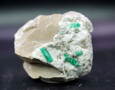 Emerald Calcite: The Enchanting Gemstone of Transformation