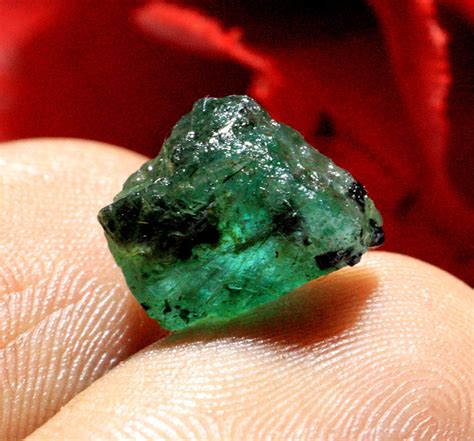 Emerald Raw: The Green Gemstone with Hidden Potential