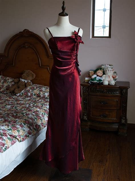 Empowering Elegance: The Enchanting Allure of an Esmeralda Red Dress