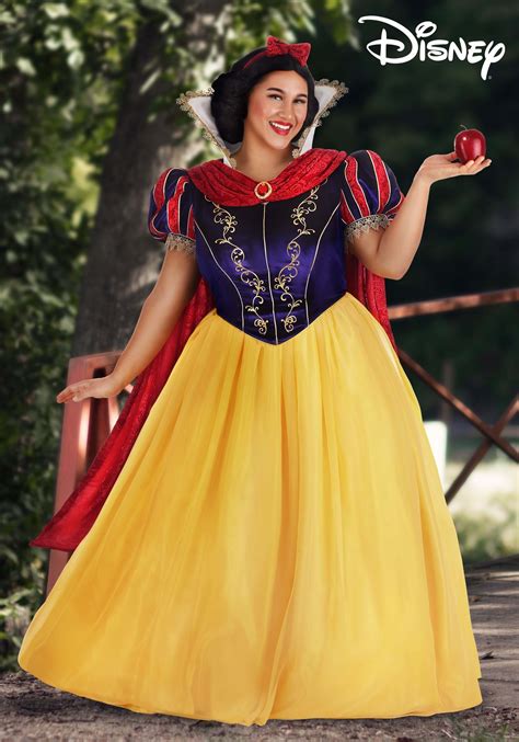 Envisioning the Enchanting: Crafting a Snow White Costume Inspired by "Snow White and the Huntsman"