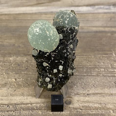 Epidote and Prehnite: A Comprehensive Exploration into Their Synergistic Benefits