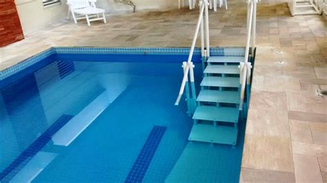 Escadas para Piscinas de Vinil: Guia Completo para Escolha, Instalação e Manutenção