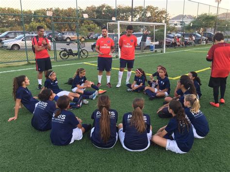 Escolinha de Futebol Feminino: O Futuro do Futebol Brasileiro