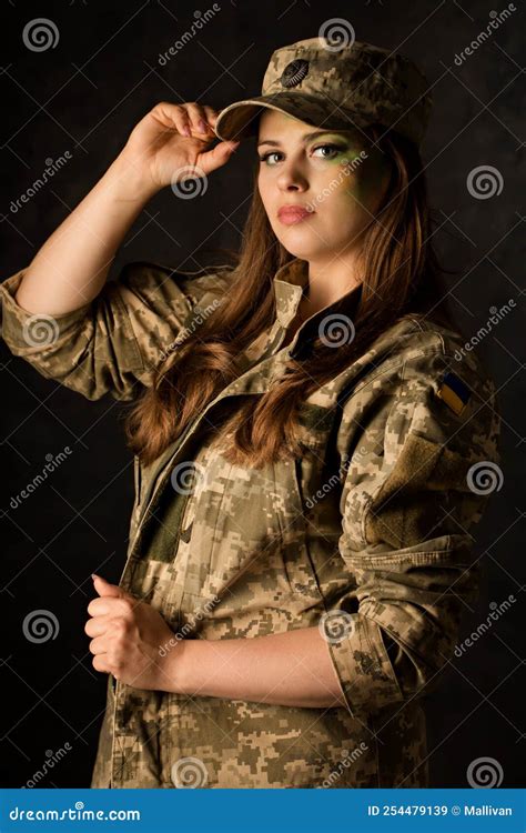 Essential Elements of a Female Army Costume