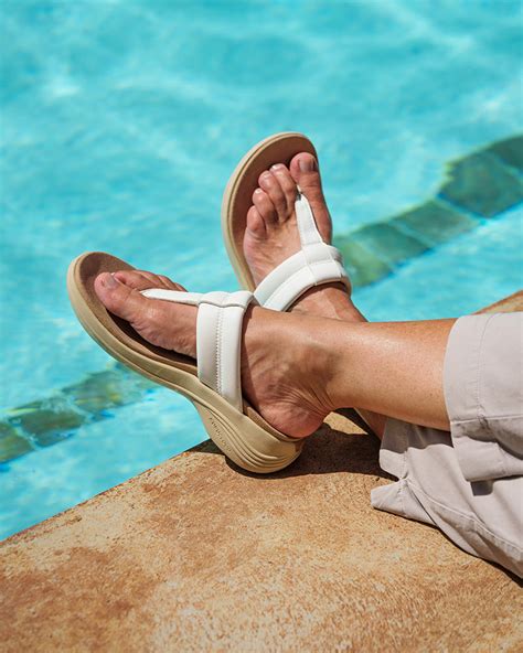 Essential Features of Poolside Sandals