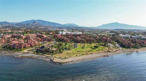 Estepona: Una Joya Mediterránea en la Costa del Sol