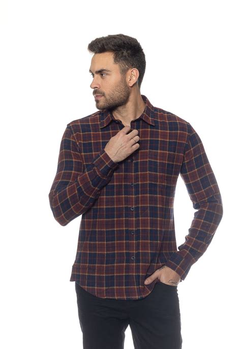 Estilo Autêntico: A Camisa Xadrez Masculina como Símbolo de Versatilidade e Masculinidade