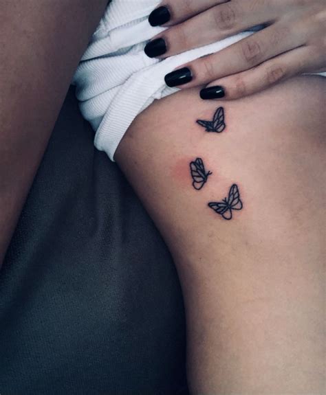 Estilos de Tatuagens de Borboleta na Costela