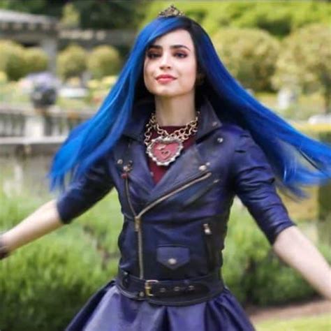 Evie Descendants 2: A Comprehensive Guide to the Enchanting Rebel