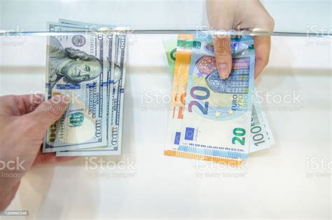 Exchanging Euros to US Dollars: A Quick Snapshot