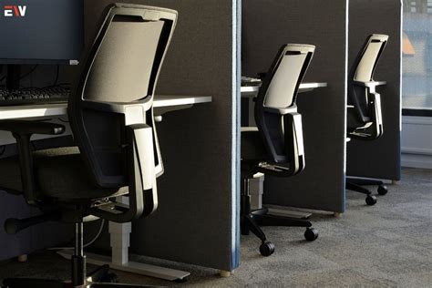 Executive Desk Chairs: 5 Key Features That Elevate Your Workspace