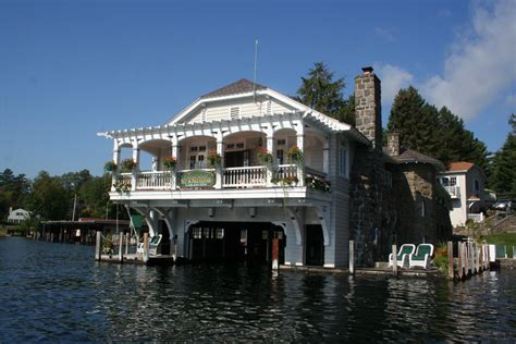 Experience the Allure of the Boathouse: A Waterfront Sanctuary