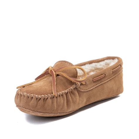 Experience the Comfort and Style of Minnetonka Moccasins at Outlet Prices