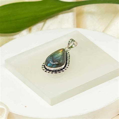 Experience the Shimmering Wonder of Labradorite Pendants: A Guide to Their Allure and Applications