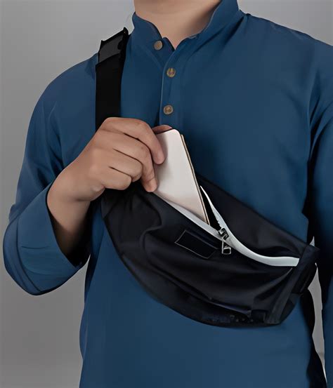 Exploring the Dynamic Fanny Pack: A Comprehensive Guide to the Ultimate Hands-Free Accessory