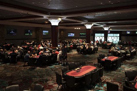 Exploring the Foxwoods Poker Room: Amenities and Ambiance