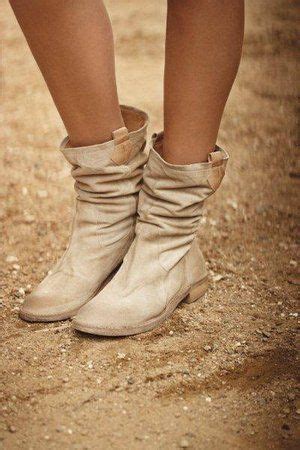 Exploring the Versatility of White Women's Boots