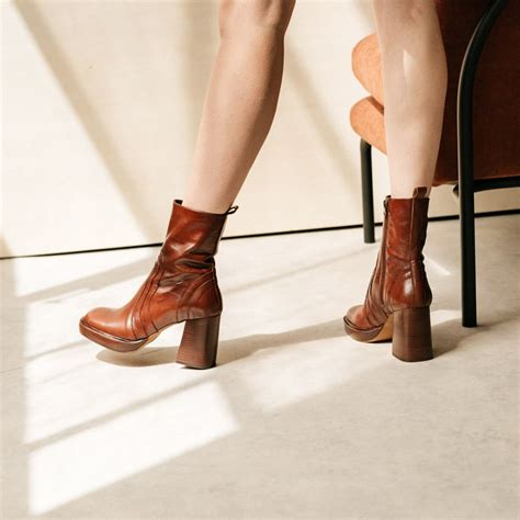 Exquisite Elegance: Elevate Your Wardrobe with Opulent Brown Leather Women's Boots