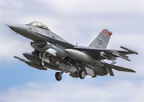 F-16 Fighting Falcon: