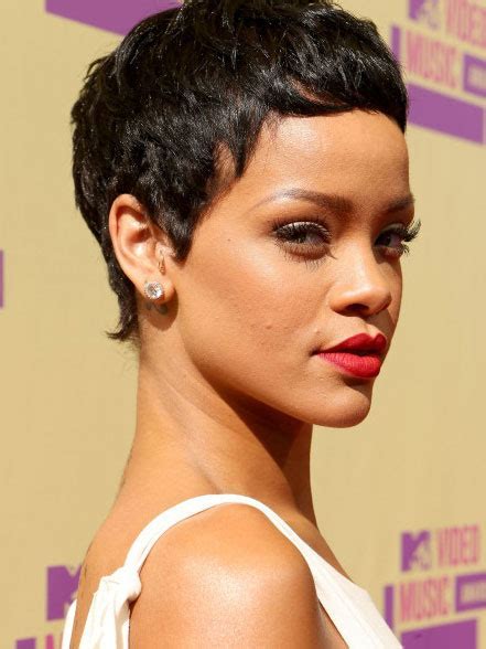 Fabulous Blonde: Straight Cropped Rihanna Wigs for 2025's Chic Look