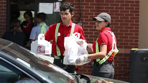 FaceTime Chick-fil-A Workers for a Wholesome and Convenient Dining Experience