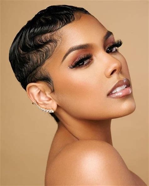 Factors to Consider When Choosing a Short Black Hairstyle for a Chubby Face