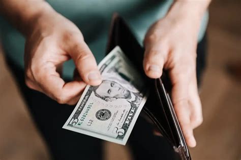 Factors to Consider for Tipping Furniture Delivery Teams