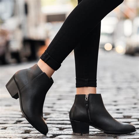 Fall into Comfort: The Ultimate Guide to Flat Boots for Women in Black