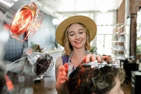 Falsche Haare: Ihr Geheimnis für ein makelloses Aussehen