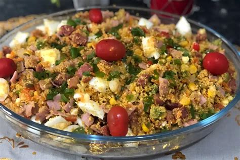 Farofa de Calabresa com Bacon: Um Acompanhamento Delicioso e Versátil