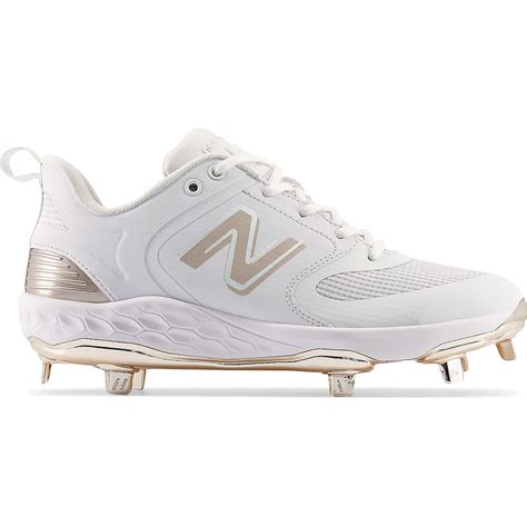 Features and Benefits of New Balance Metal Softball Cleats