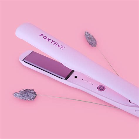 Features and Benefits of the Foxybae Flat Iron