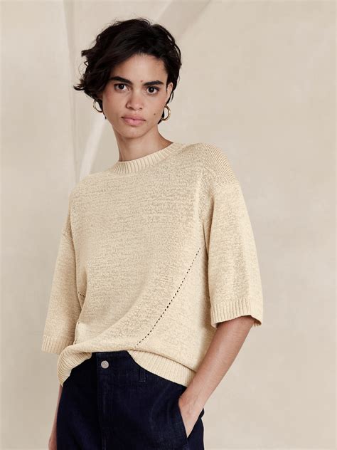 Features of Banana Republic Sweatshirts