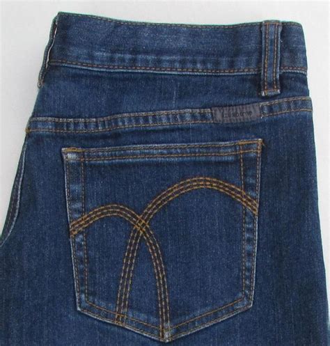 Features of Liz Claiborne Jeans