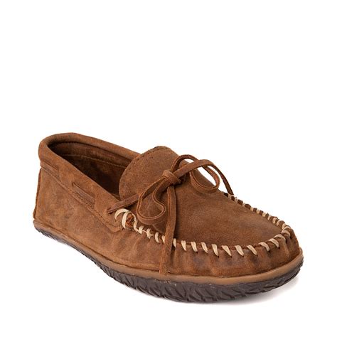 Features of Minnetonka Moccasins Mens