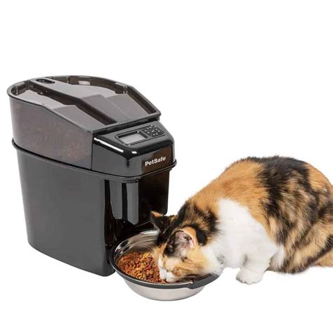 Feed and Go automatic cat feeder