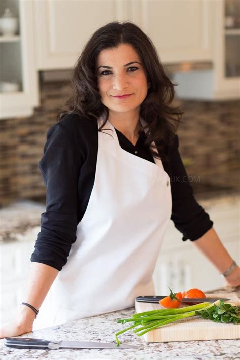 Female Chefs: Headshot Backgrounds and Empowerment in the Culinary World