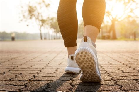 Female Fitness on Foot: Walking Reader