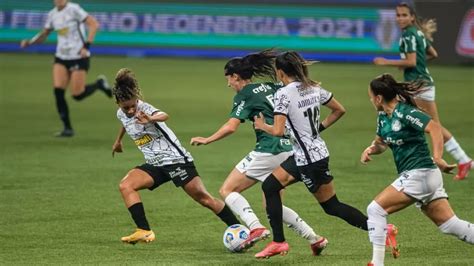 Feminino Palmeiras: 5 Dicas para Acompanhar o Time que Mais Cresce no Futebol Feminino Brasileiro